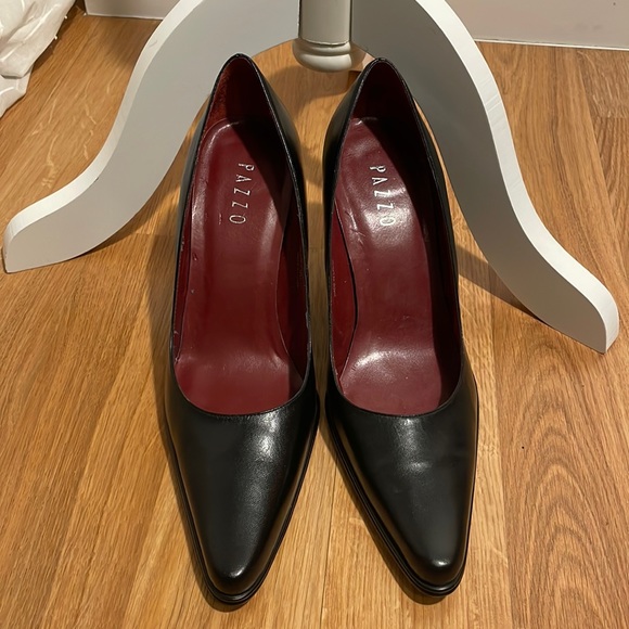 Pazzo Black Leather Pumps Made in Spain. New Condition Comfort  Size 10 - Picture 1 of 12